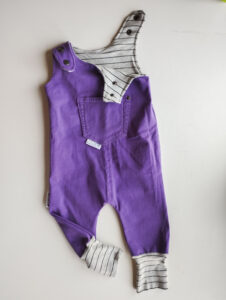 jeans violeta con rayas