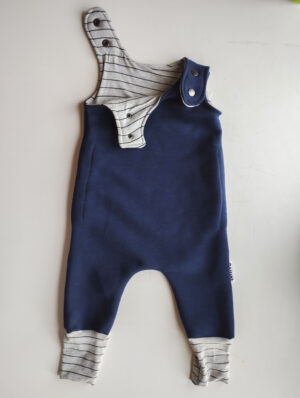 azul marino con rayas