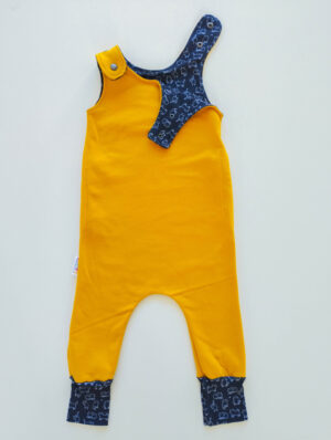 amarillo con gatitos